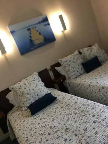 L'hôtel Christina propose des chambres tout confort avec lits jumeaux