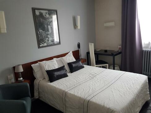 L'hôtel Christina propose des chambres simples personnalisées